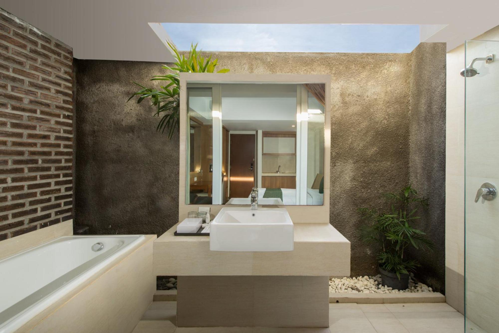 Premier Double Room with Bathtub,1523152213:JPEG