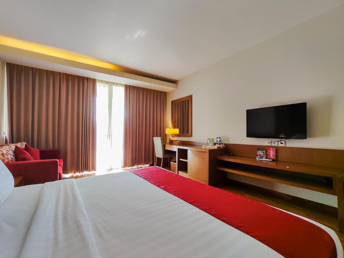 Junior Suite with Pool View