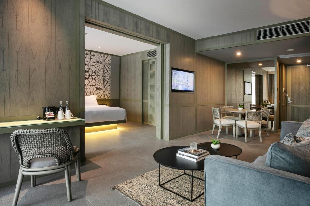 Suite with Bathtub,1382353121:JPEG