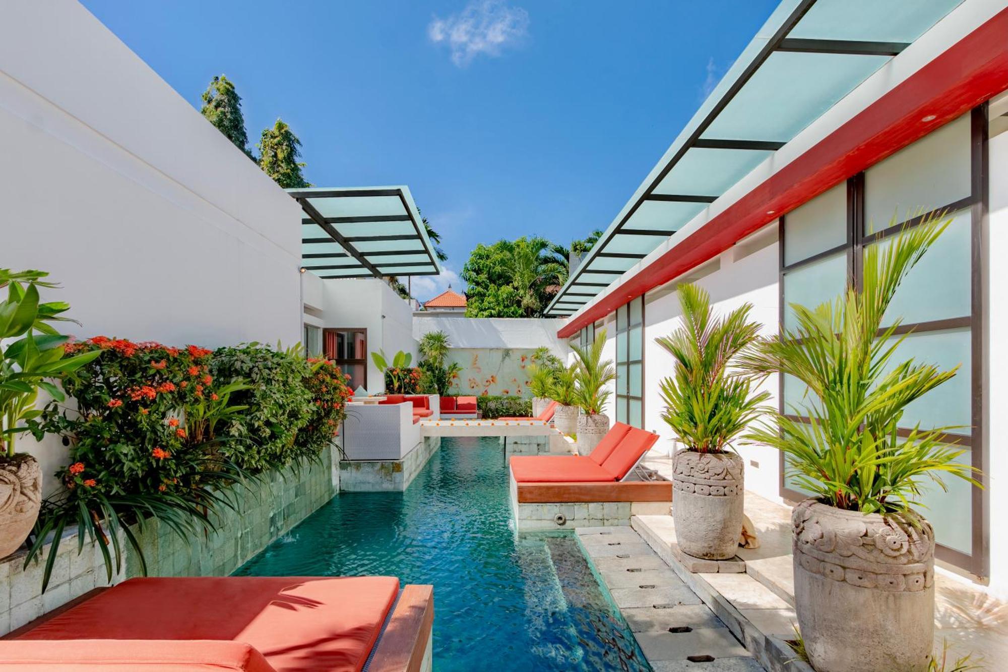 One-Bedroom Poolside Super Deluxe Suite
