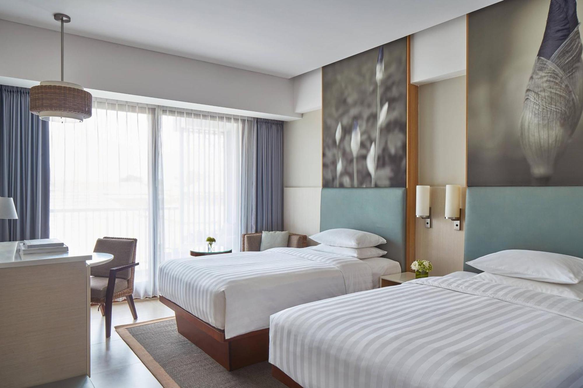 Deluxe Twin Room Balcony City View