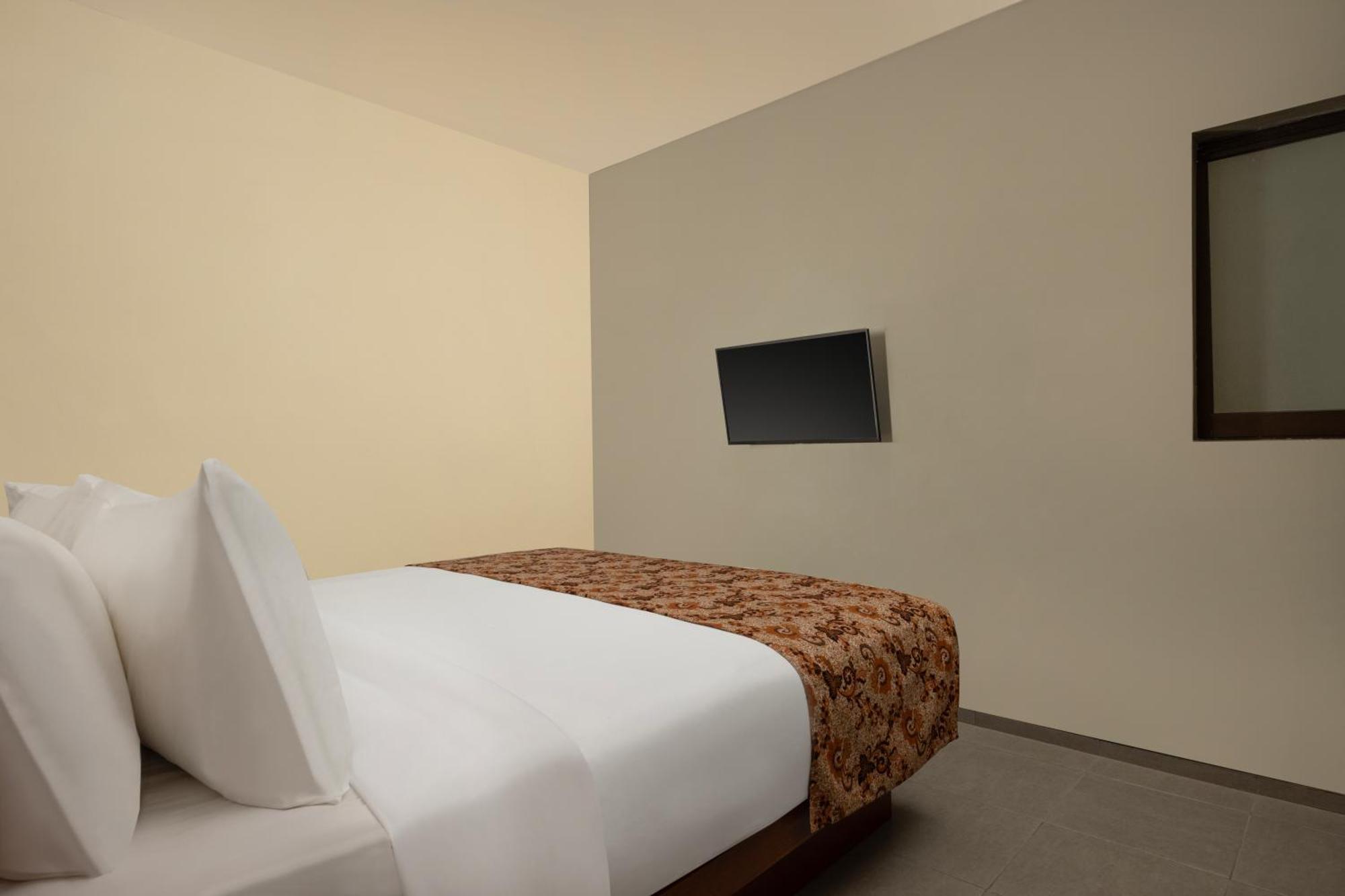 Deluxe Room with Private Pool and and Living Room