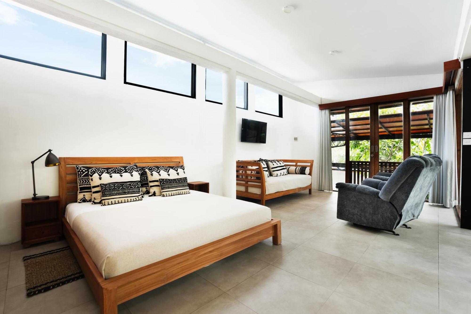 Seven-Bedroom Villa Two Swimming Pools