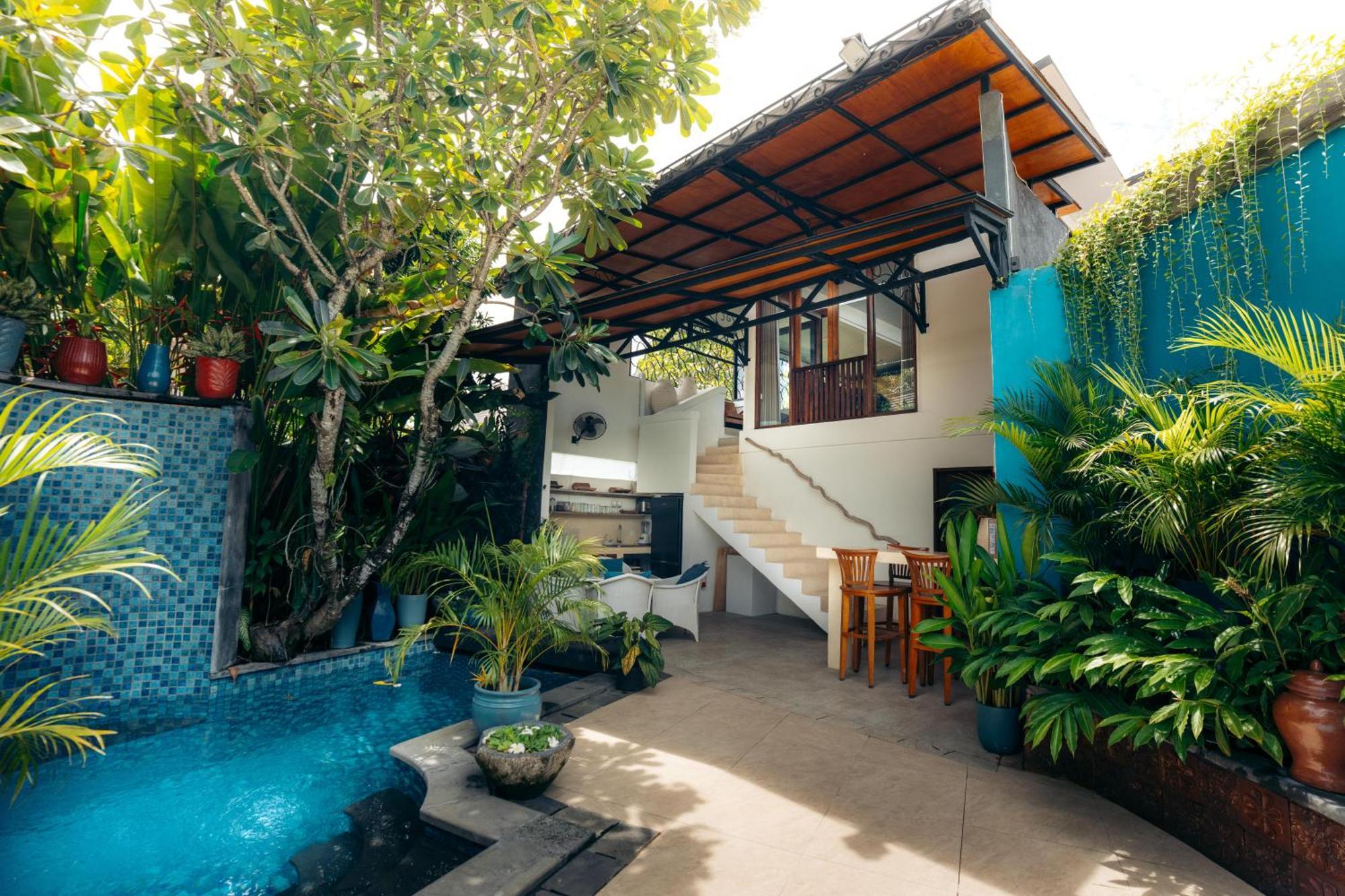 Seven-Bedroom Villa Two Swimming Pools