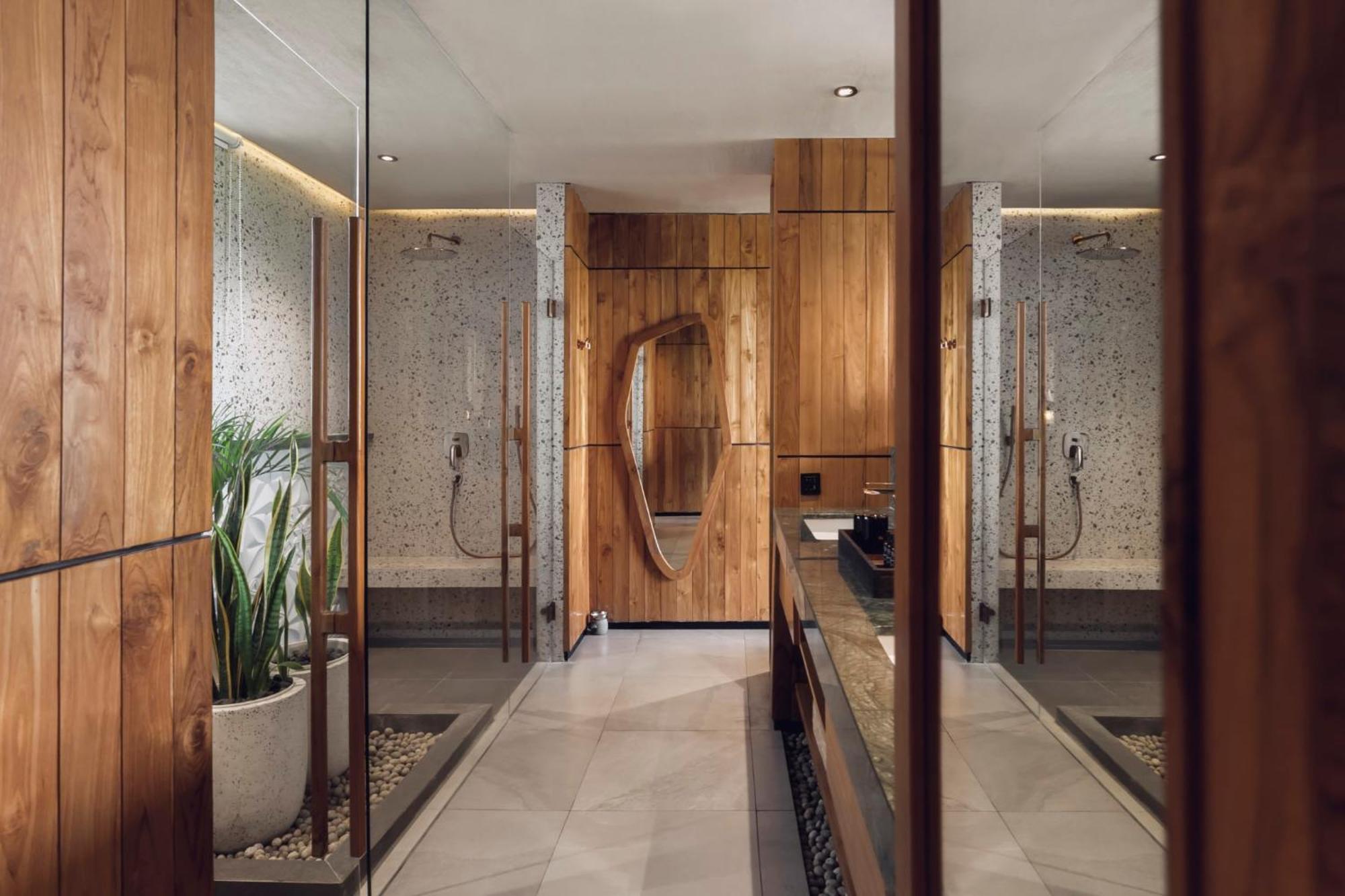 Grand Smart Suite Double with Bathtub