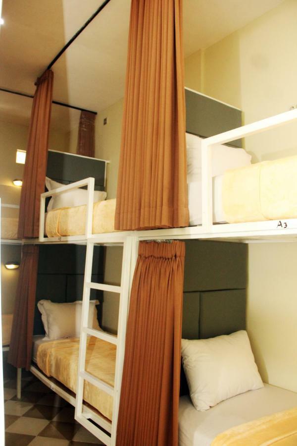 Cama en habitación compartida mixta de 12 camas