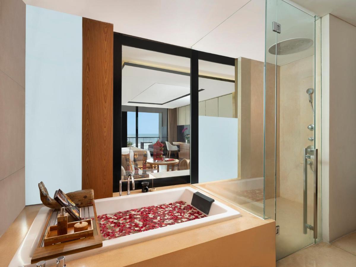 Seminyak Ocean King Suite with Balcony