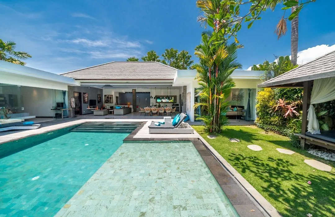 Villa Lilis - Amazing Contemporary 4 Bdr Villa In Seminyak-1