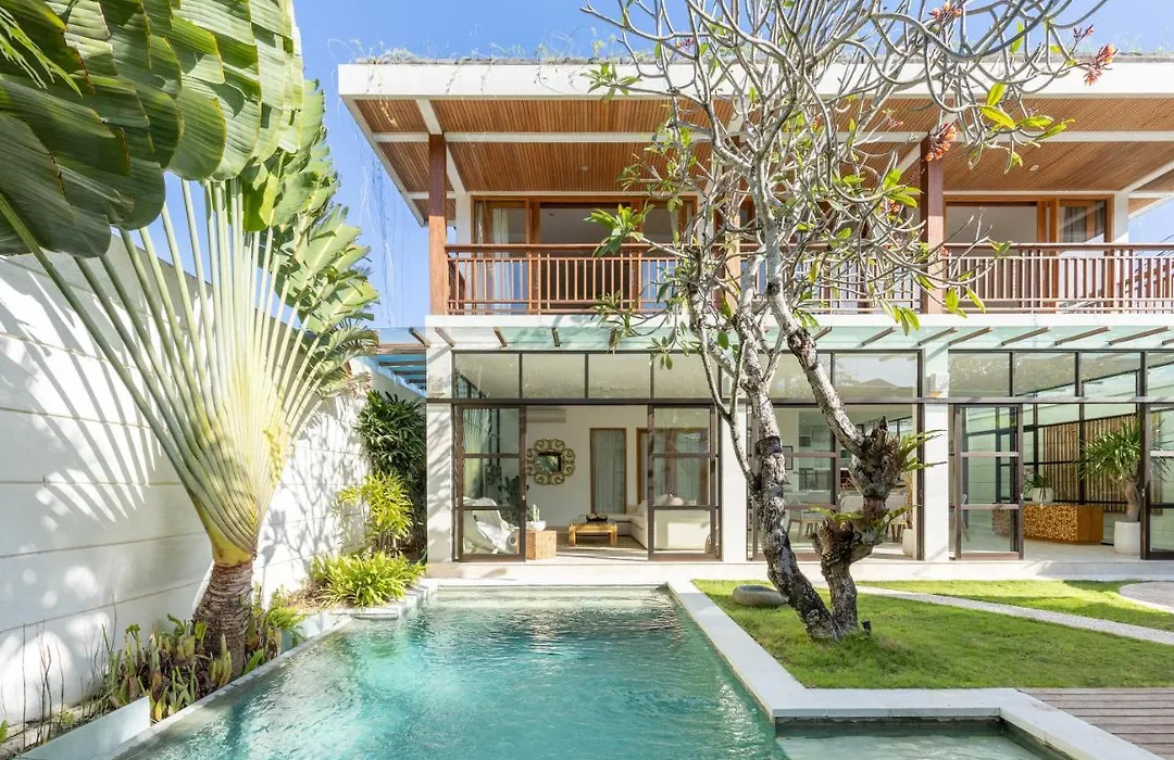 Villa Lumut 3 Bedrooms Central Seminyak-1