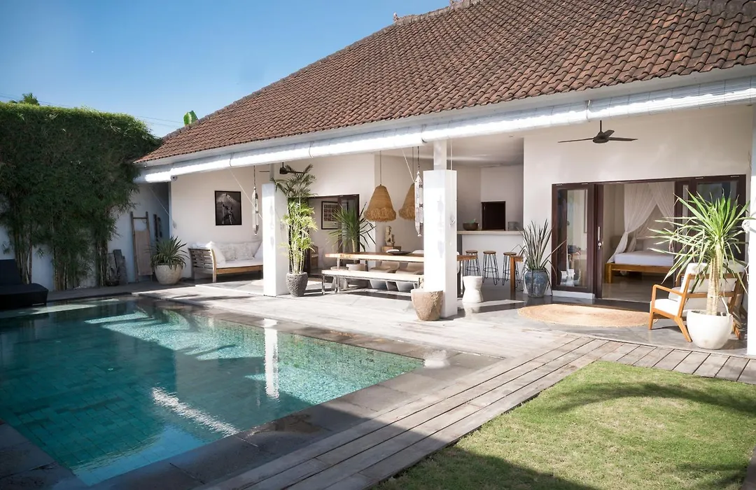 Tropical 3Bdr Poolvilla In Heart Of Seminyak-1