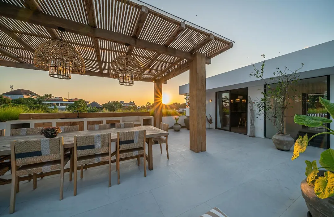 Villa Bull House Amazing 6 Bedrooms Contemporary Villa In Seminyak-1