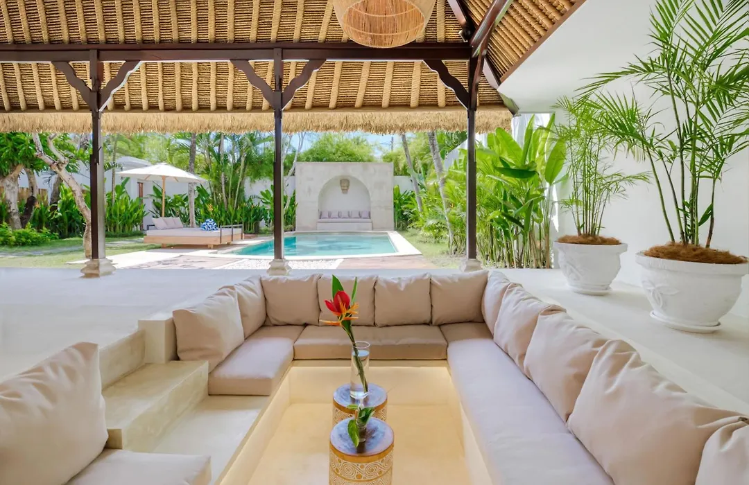 Villa Chandika - 4 Bdr Villa With Private Pool, Walk To The Beach-1