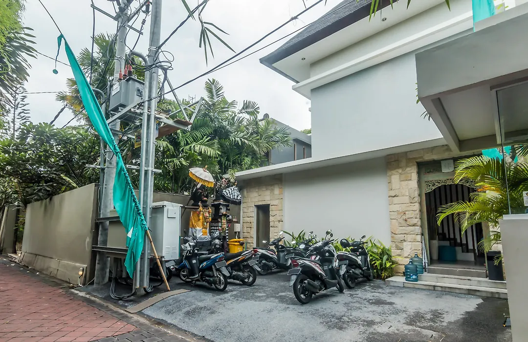 Zen Rooms Seminyak Kayu Jati-1