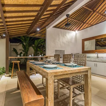 4 Bedrooms, Private Pool, 700M Beach-2