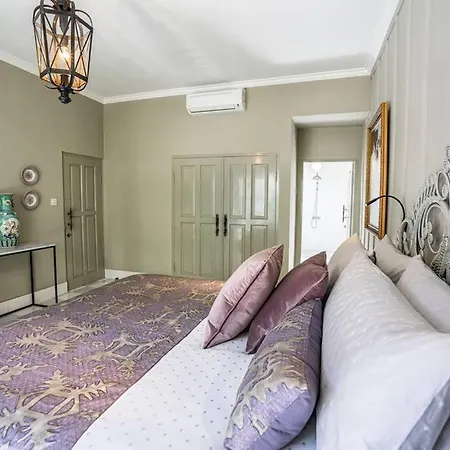 The Gatehouse - Quirky 1Br Luxury Pool Villa, Fabulous Location-2