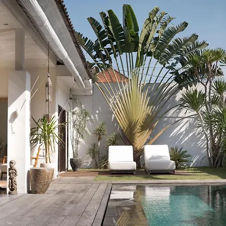 Tropical 3Bdr Poolvilla In Heart Of Seminyak-2