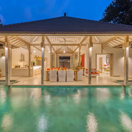 Promo 4 Bd Spacious Villa In Strategic Location-3