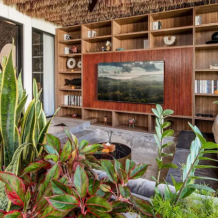 Villa Giraffe Seminyak, 4Br Short Walk To Potato Head-2