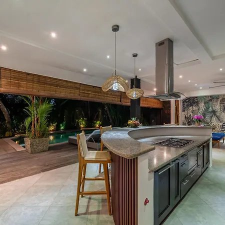 Villa Alchemy Private 4 Bedroom Eat Street 10 Steps To Revolver Cafe-2