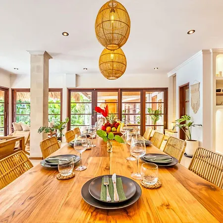 Villa Aurora - Private 6 Bdr Villa In Seminyak, Prime Location, Pool & Garden-2