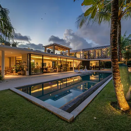 Villa Bull House Amazing 6 Bedrooms Contemporary Villa In Seminyak-2