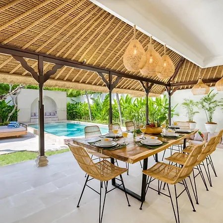 Villa Chandika - 4 Bdr Villa With Private Pool, Walk To The Beach-2