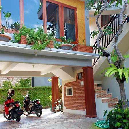 Cr Tris Rooms Seminyak-2
