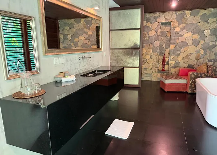Unique Architect-Designed Villa & Tropical Garden In Seminyak